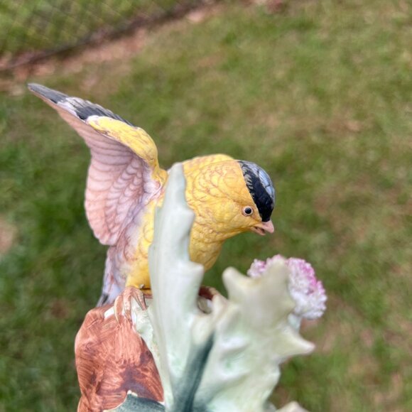 Goldfinch & Thistle Flower Porcelain Figurine Andrea By Sadek Statue #7703 - Picture 6 of 10